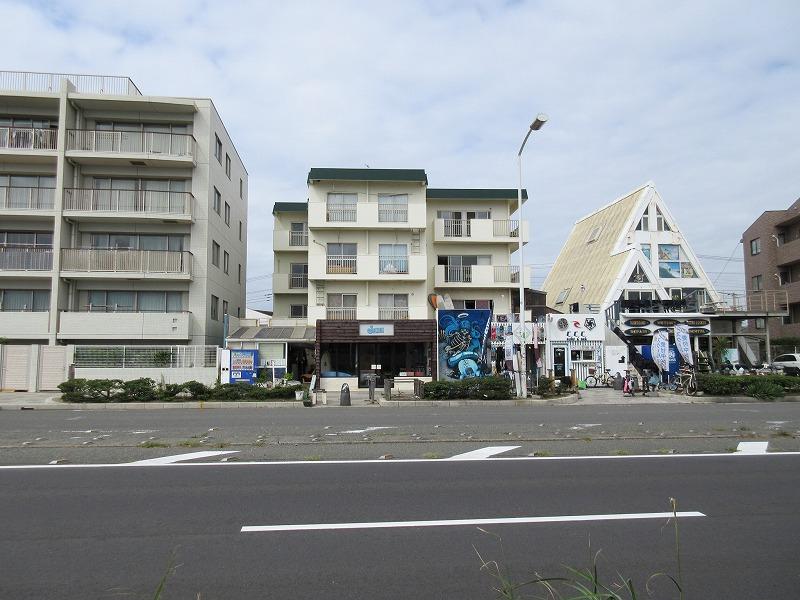 134号線からマンションを見る