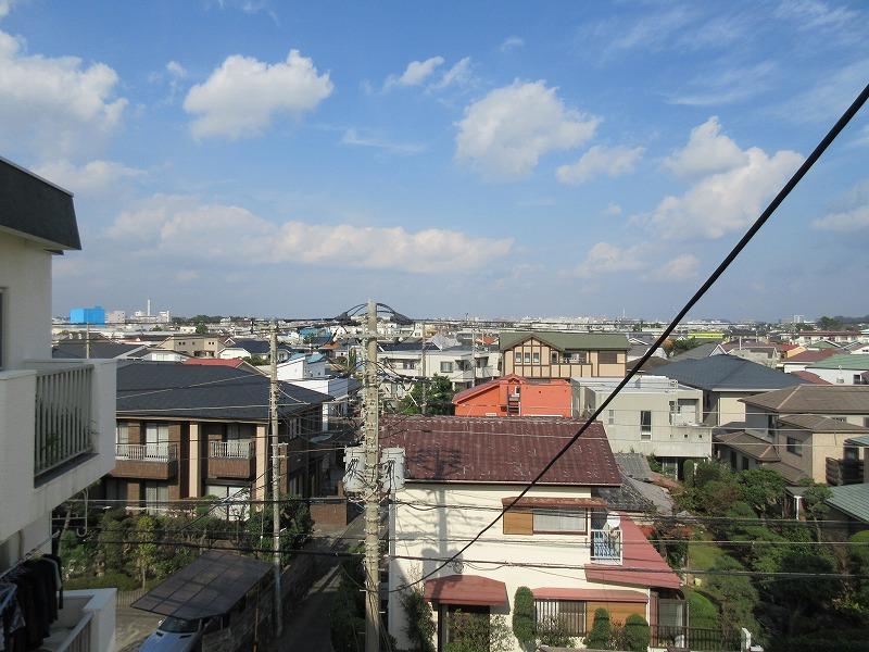 北側を見ると、住宅街。こちらもいい感じ