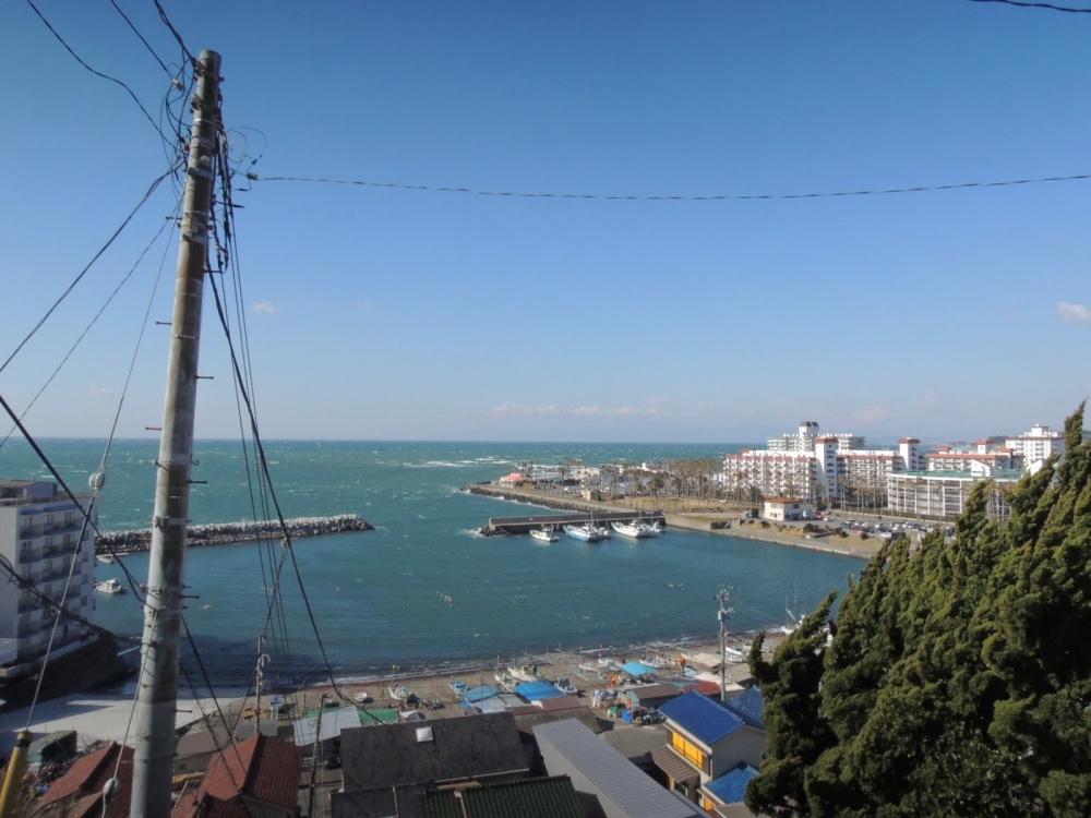 坂道の町、小坪4丁目ではいたるところでこんな景色に出会えます