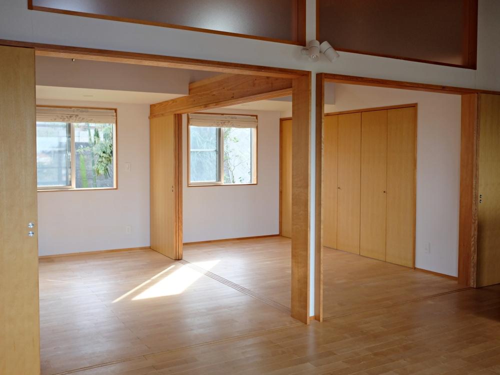 どの部屋にも明るい自然光が入ります。