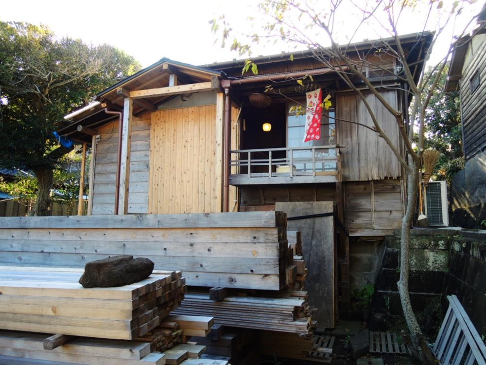 建物北東側が増築予定地です