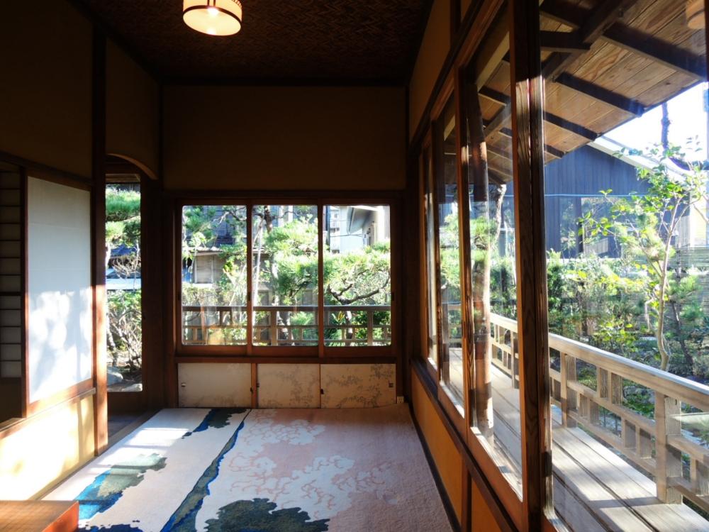手洗いへ続く板間部分