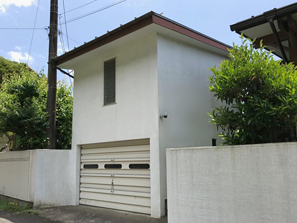車庫は付属建物として登記されています。1台のみ駐車可能。