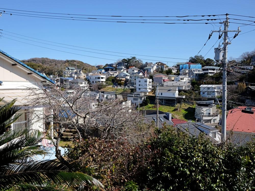 中2階の洋室より、反対側の眺望も抜けています。