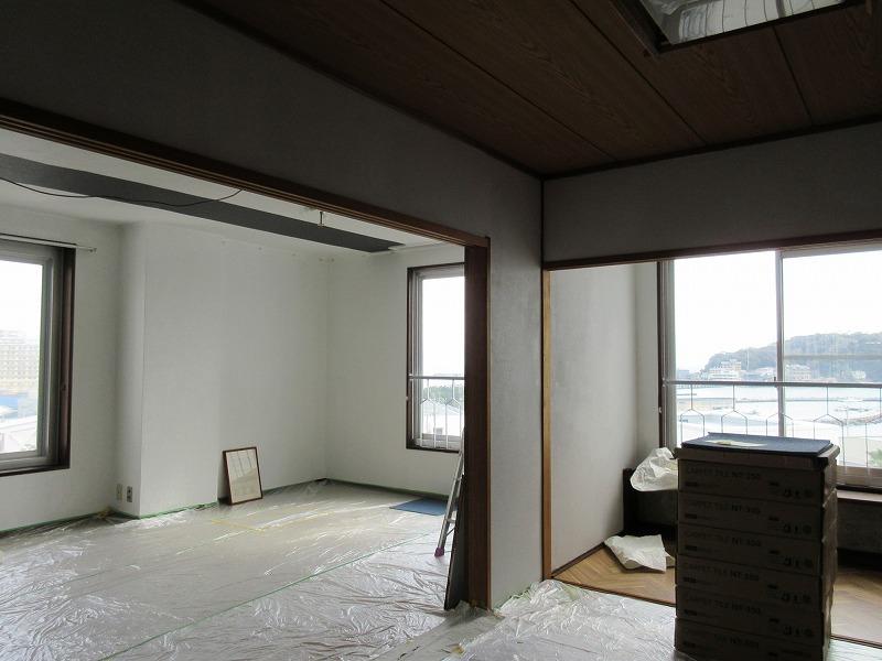 和室部分から窓の方を見る