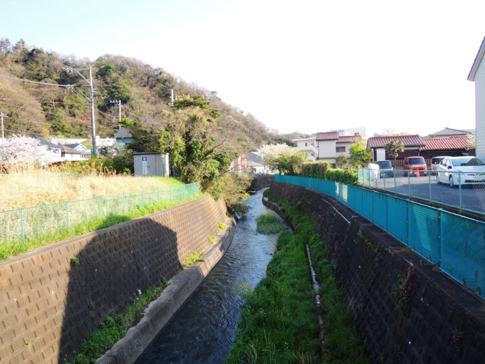 川沿いの散歩もできます