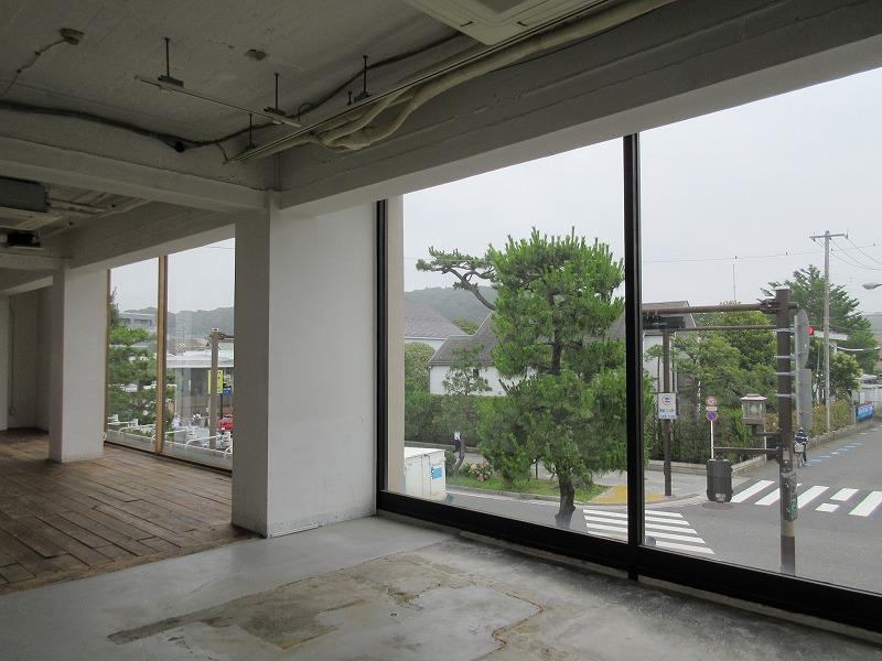 若宮大路に面した大きな窓(FIXです)