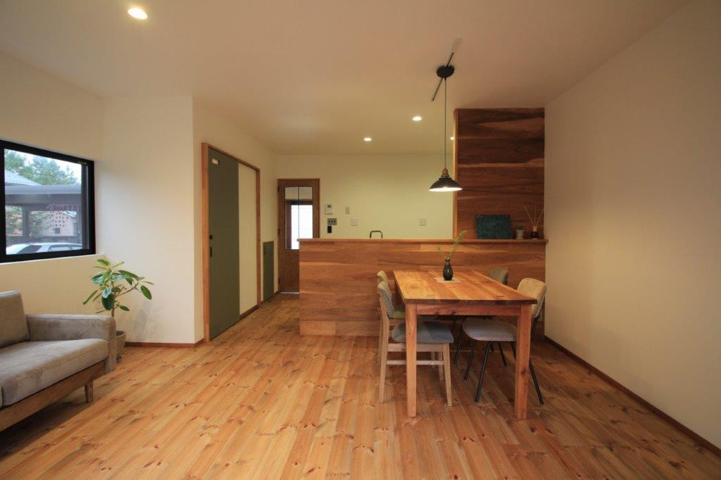 河北郡内灘町字千鳥台の賃貸物件/居心地のよい無垢に囲まれたLDK