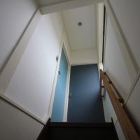 河北郡内灘町字千鳥台の賃貸物件/2階のお部屋の扉も、マリン系の淡い配色