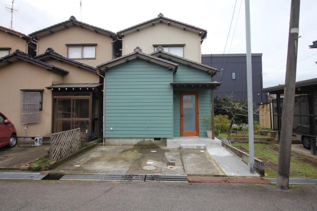 河北郡内灘町字千鳥台の賃貸物件/駐車スペースあり。コンパクトカーサイズ2台分となります。