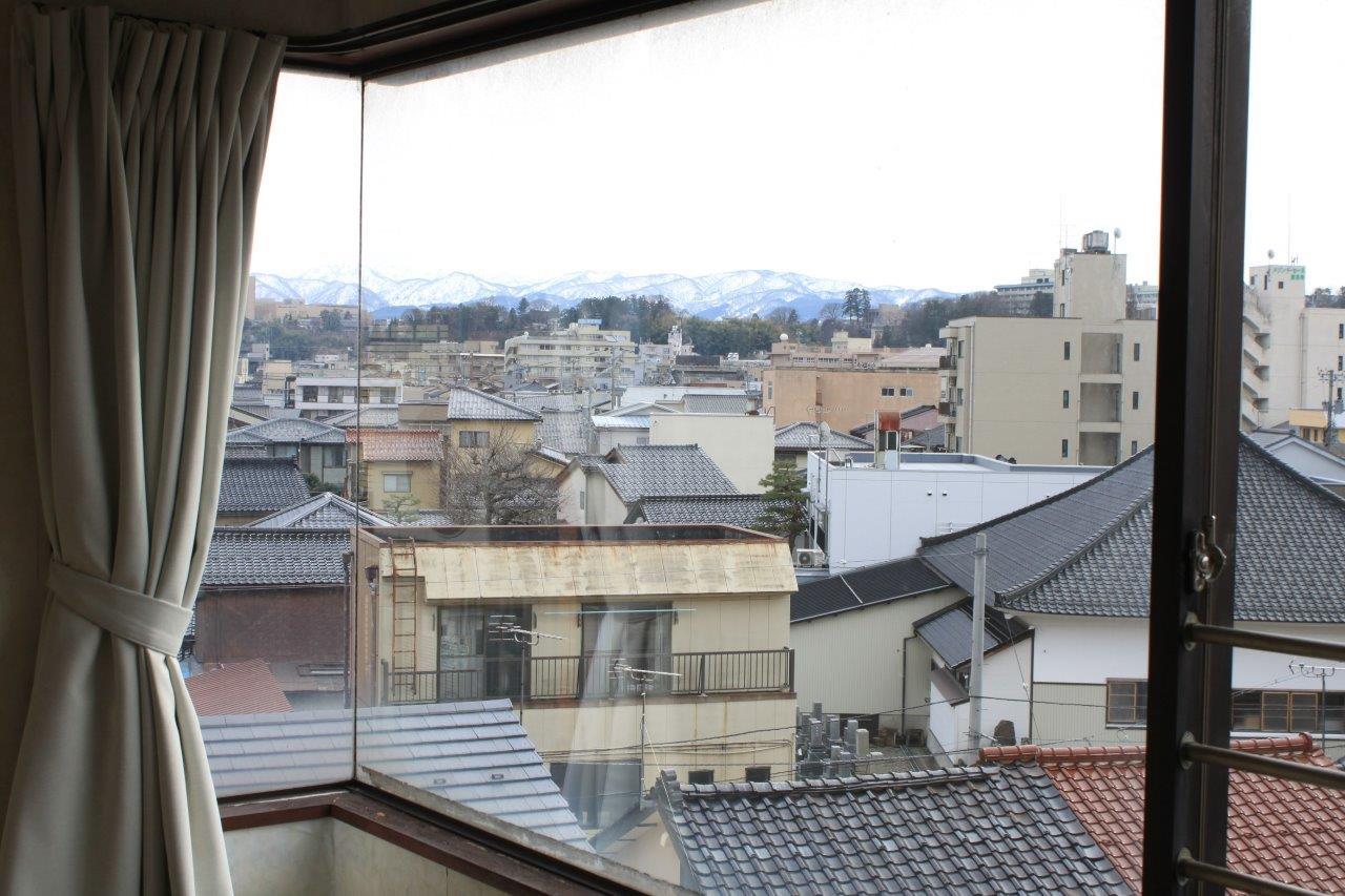 遠くには山々が綺麗に見えます