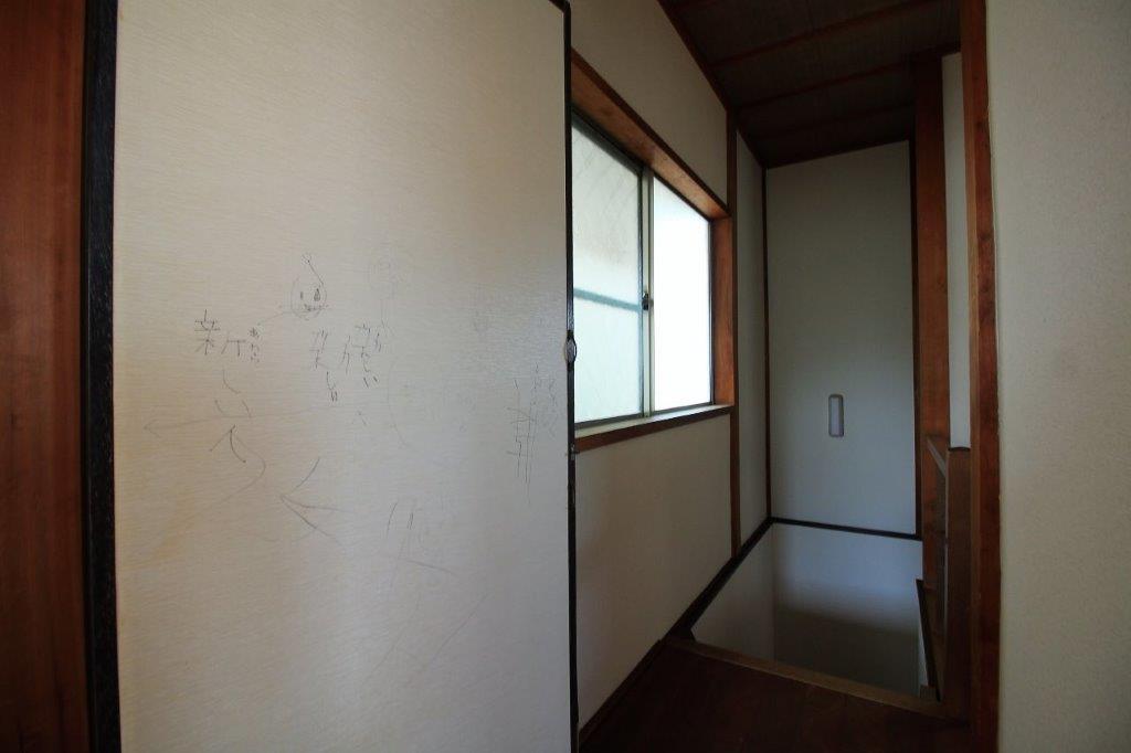 前の入居者の落書きも「味」です。※現状渡しとなります。