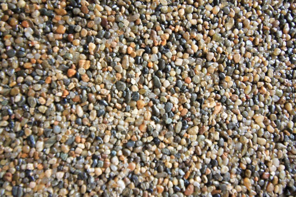 玄関壁の仕上げが清流の川床ような洗い出し。