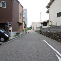 金沢市本多町の賃貸物件/前面道路。このまままっすぐいけば21美や歌劇座がある大通り。