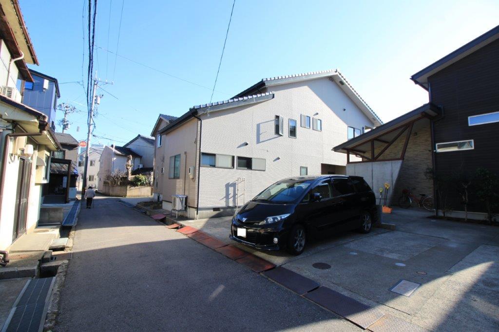 金沢市小橋町の賃貸物件/前面道路