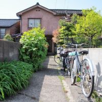 金沢市石引の売買物件/前面道路から見る本物件。