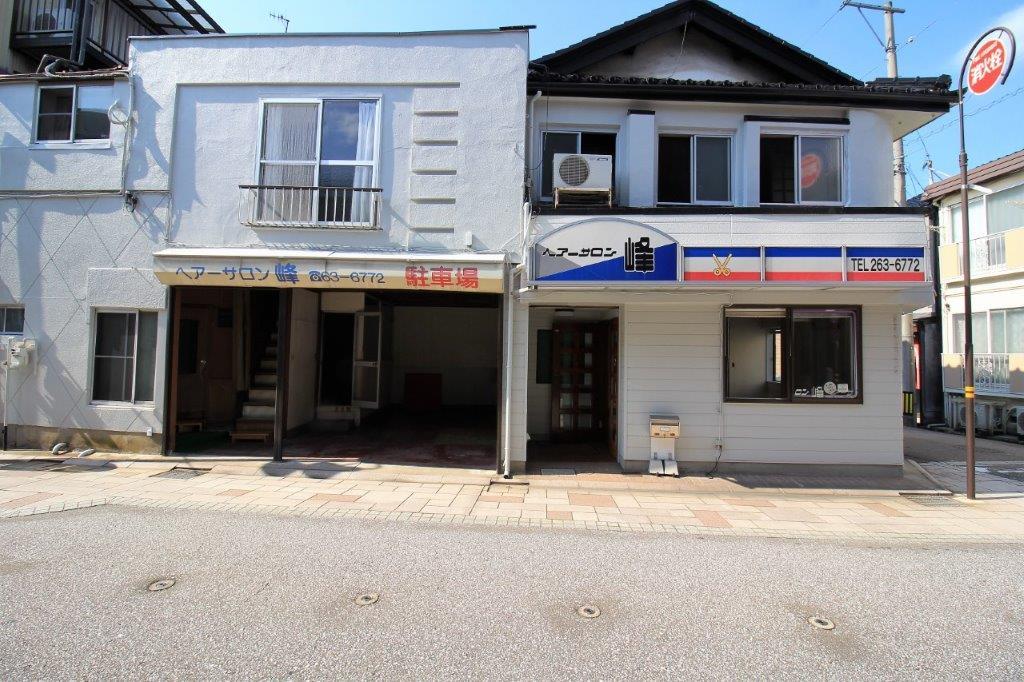金沢市笠市町の賃貸物件/昨年、外壁を塗り直し白色に統一