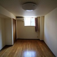 金沢市笠市町の賃貸物件/近年リフォームされたと思われる2階の洋室。エアコン1台残置されています