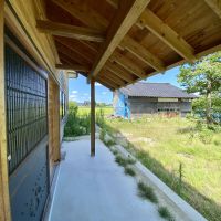 富山県高岡市西藤平蔵の売買物件/重厚感がある扉は、土蔵の扉を再利用したもの