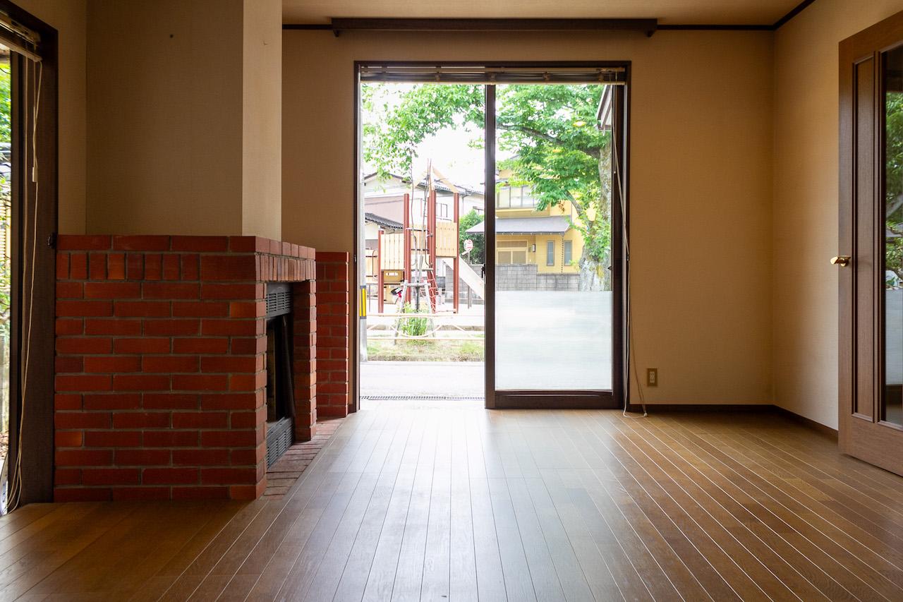 金沢市泉野町の売買物件/リビングから公園ビュー