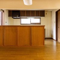 金沢市泉野町の売買物件/木製カウンター付きのキッチン