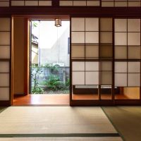 金沢市泉野町の売買物件/縁側あります。和室の外にもお庭あり