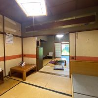 金沢市泉ヶ丘の売買物件/6帖和室　奥には8帖和室と洋間　全部まとめてリビングに改装しても良いかと