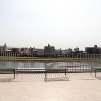 金沢市中央通町の賃貸物件/犀川と緑地と空が気持ち良い。ここでお酒を酌み交わしたい。ここから花火大会も見えるかと