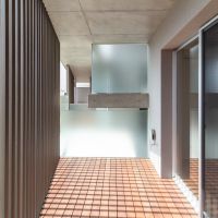 金沢市中央通町の賃貸物件/ウッドデッキテラス。本物の木材を使ったデッキ。全室、イスと机を置ける広々サイズです