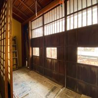 金沢市中央通町の売買物件/奥には縁側　当時の建具がそのまま残っています