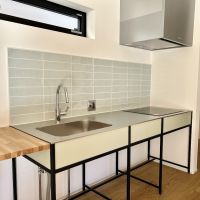 富山県富山市婦中町田島の売買物件/どの建物もキッチン横にはパントリーがあります