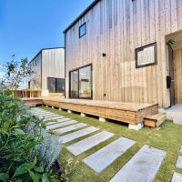 富山県富山市婦中町田島の売買物件/通路側にもすでに育っているハーブがあります