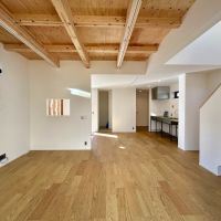 富山県富山市婦中町田島の売買物件/D棟1階　天井が一部露わになったことでインテリアの幅も広がります