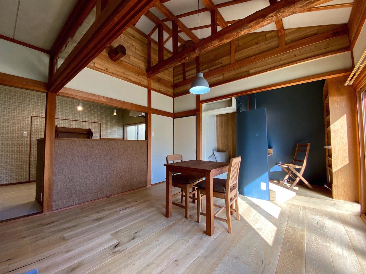 石川県河北郡内灘町字鶴ヶ丘3丁目の売買物件/露わになった天井　そこから感じる生々しい無骨さがたまりません