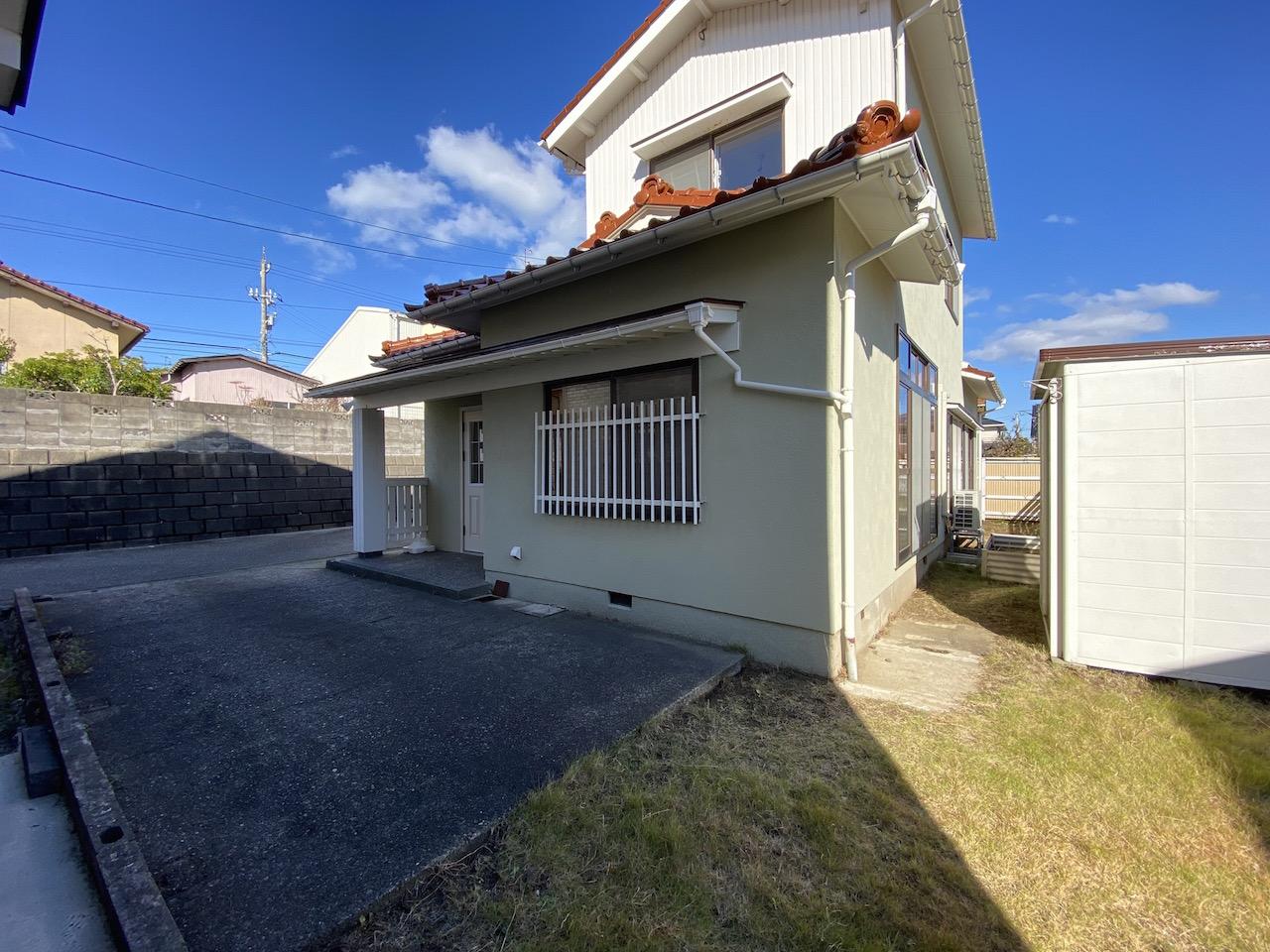 石川県河北郡内灘町字鶴ヶ丘3丁目の売買物件/建物裏には倉庫もあります　キャンプ用品やスタッドレスタイヤなんかの保管にはちょうど良いお大きさです