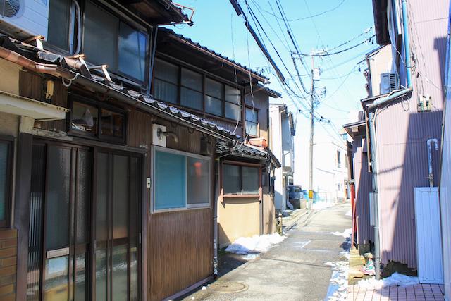金沢市水溜町の賃貸物件/建物全面道路