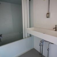 金沢市水溜町の賃貸物件/FRPの浴槽と大きくてスタイリッシュな洗面シンク