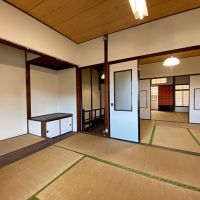 金沢市野町の売買物件/2階の部屋を見渡す