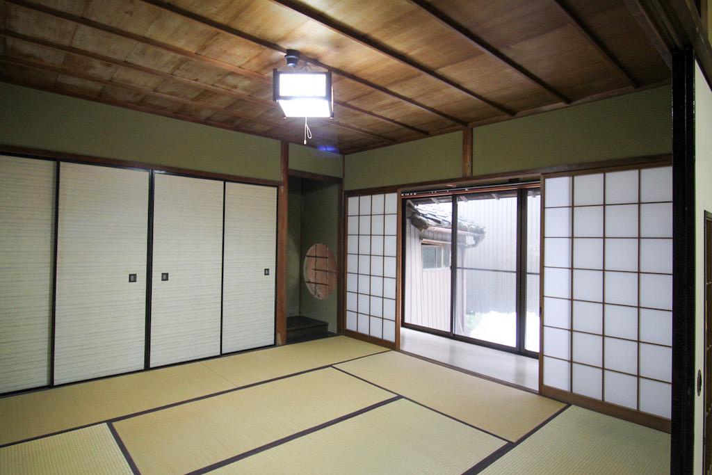 金沢市本多町二丁目の賃貸物件/１階和室は縁と庭付きが嬉しい