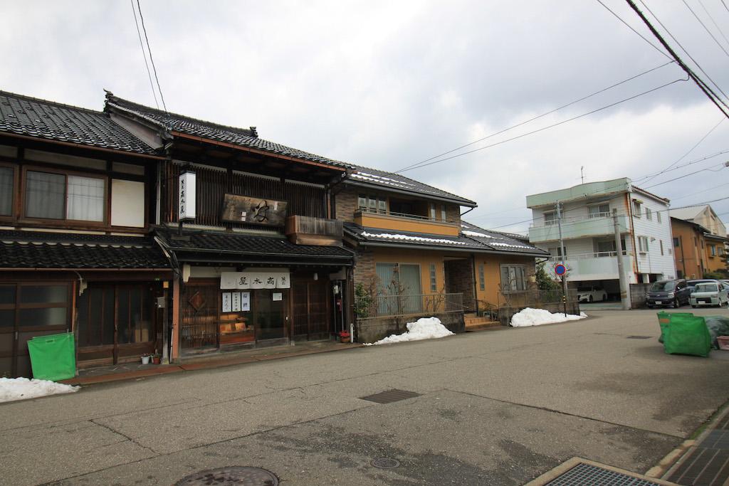 金沢市本多町二丁目の賃貸物件/近くの広見。素敵な和菓子屋さんがあるのも嬉しいです