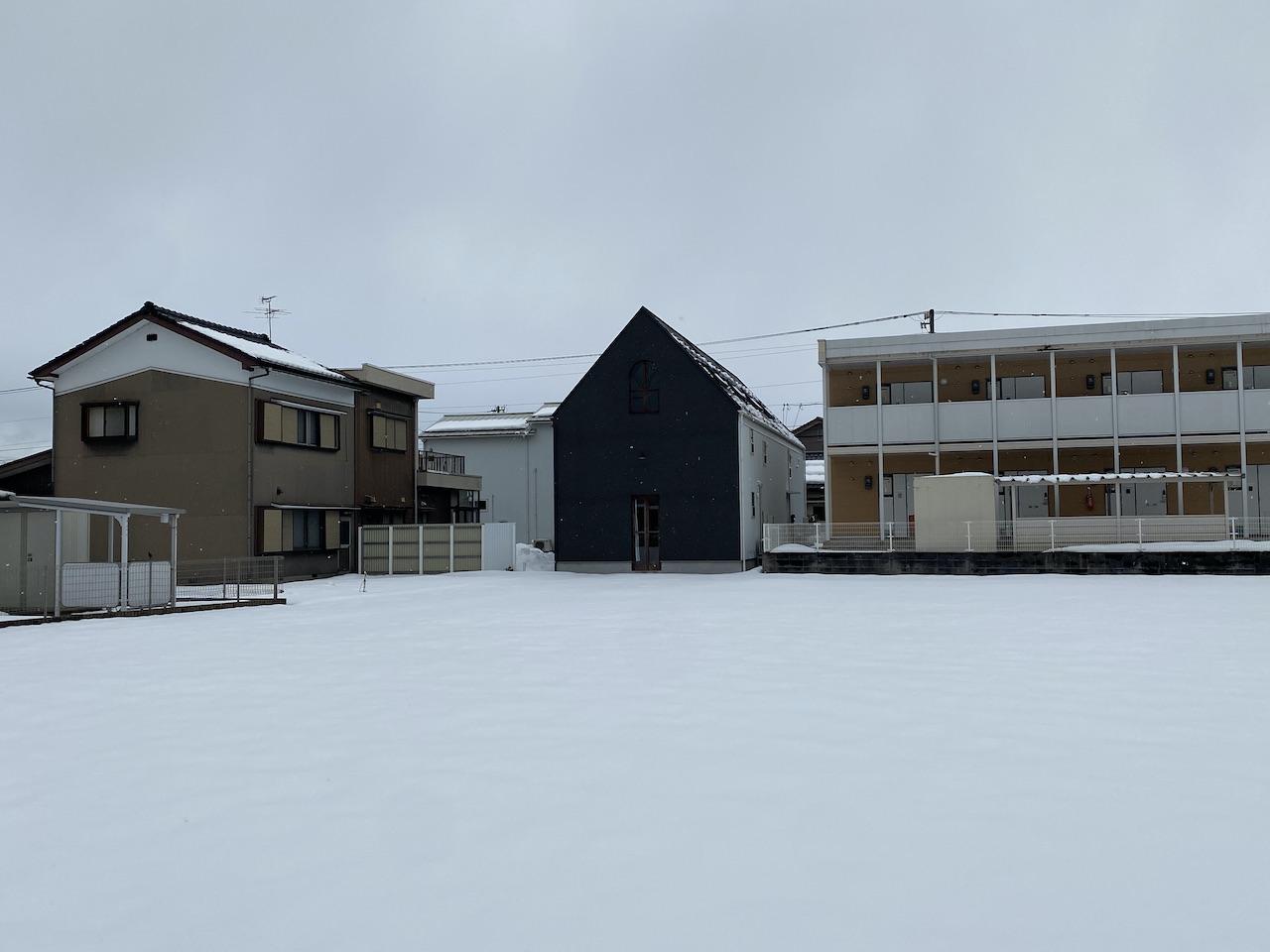 富山県富山市町村2丁目の売買物件/建物裏から見ると綺麗な三角ハウス
