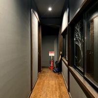 金沢市十三間町の賃貸物件/店内奥の廊下。左にはトイレ、奥はストックルーム