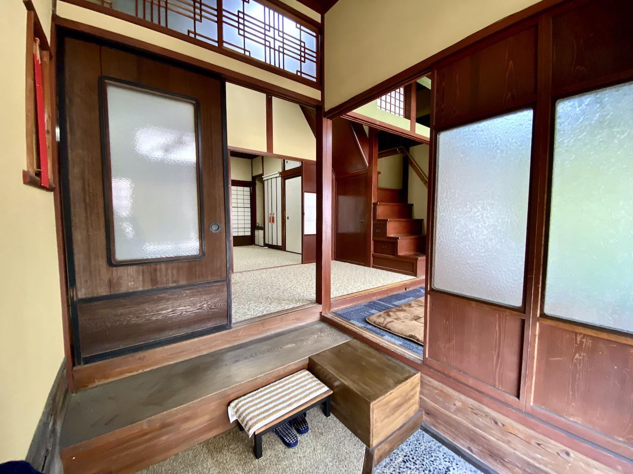 金沢市六枚町の賃貸物件/玄関を開けると