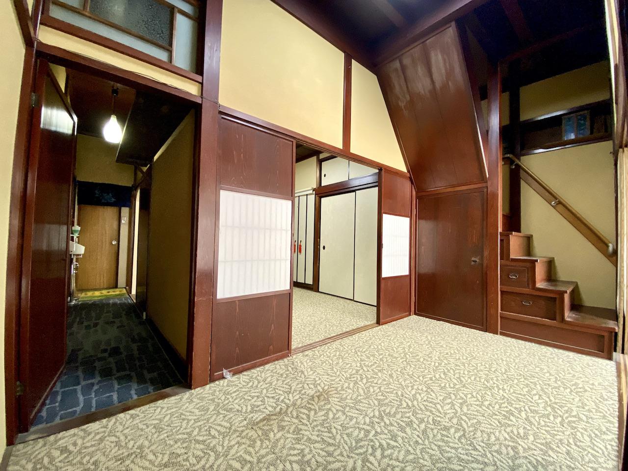 金沢市六枚町の賃貸物件/階段は箱階段