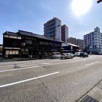 金沢市六枚町の賃貸物件/六枚交差点から町家を見る