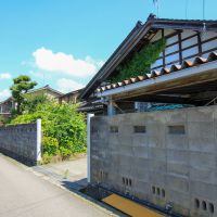 石川県金沢市扇町の賃貸物件/屋敷構え西側より　住宅街の静かな通りです
