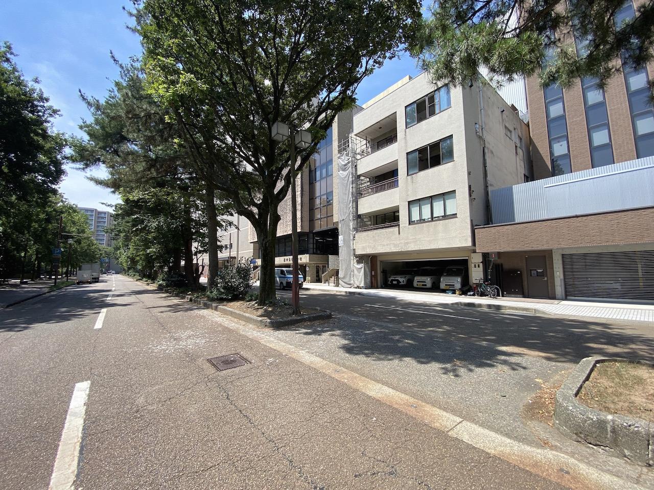 金沢市香林坊1丁目の賃貸物件/工事中の外観　仙石通に面しています