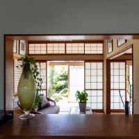 金沢市金石本町の売買物件/キッチンカウンターから。LDKが南を向いているのでとても明るいです。