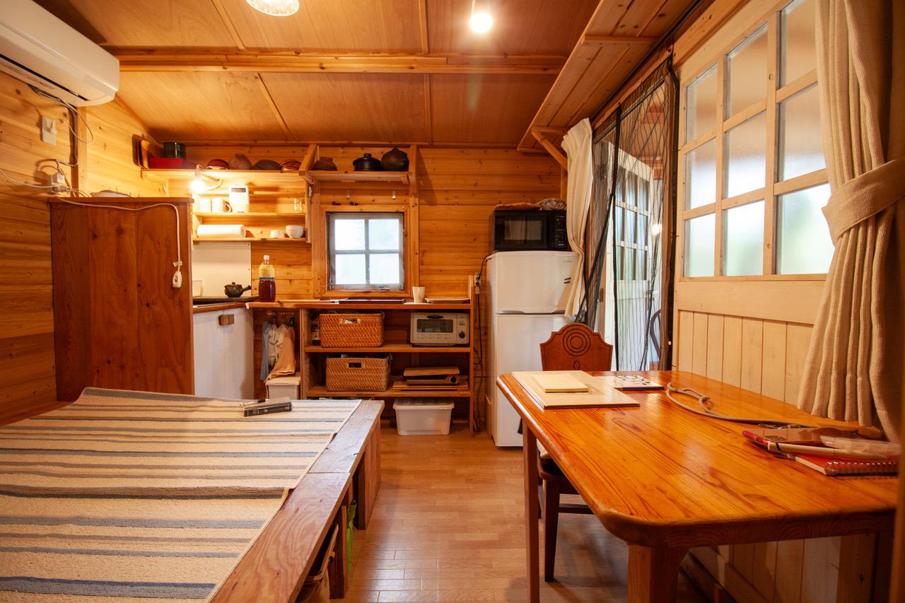 福井県坂井市三国町崎の売買物件/4.5畳に必要なものが詰まっています。