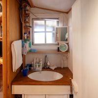 福井県坂井市三国町崎の売買物件/オーナーお手製の木製天板の洗面台